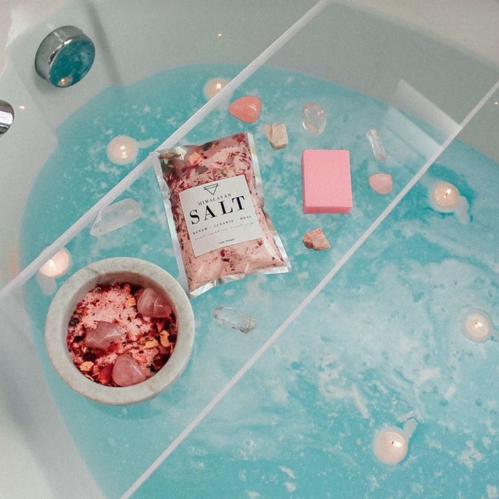 BEAUTY SELF CARE GIRLY MYSTERY BOX💆♀️❤️ - Picture 1 of 1